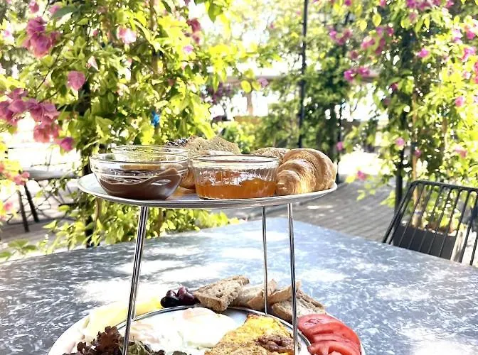 Panellinion Luxury Bed & Breakfast 3*