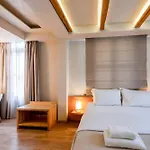 Panellinion Luxury فندق مبيت وإفطار كالاماتا