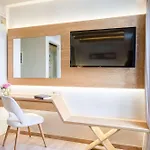 Panellinion Luxury 3* كالاماتا