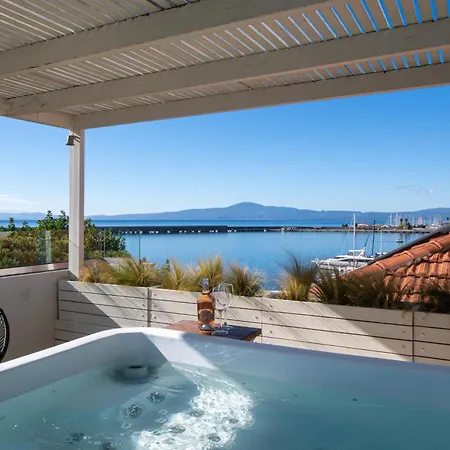 Frühstückspension Panellinion Luxury