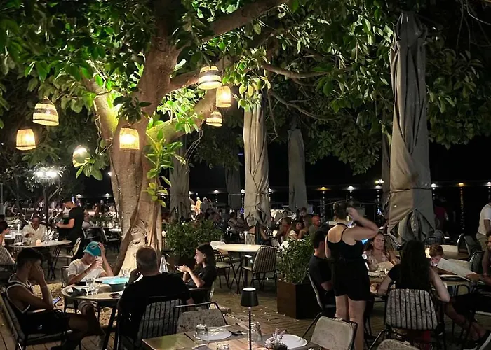 לינה וארוחת בוקר Panellinion Luxury 3*