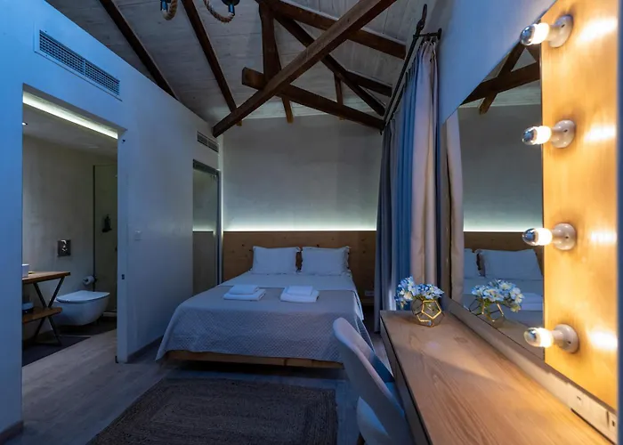 לינה וארוחת בוקר Panellinion Luxury 3*