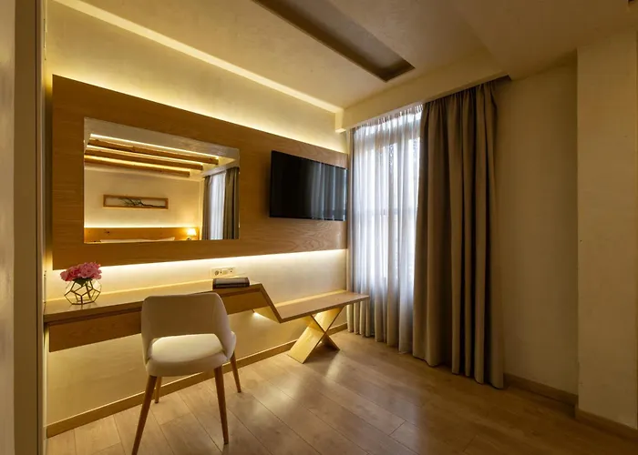 Panellinion Luxury לינה וארוחת בוקר קלמאטה