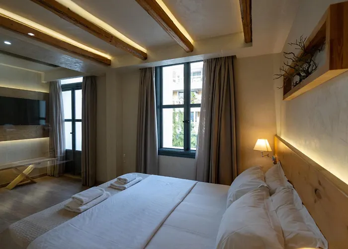 לינה וארוחת בוקר Panellinion Luxury קלמאטה