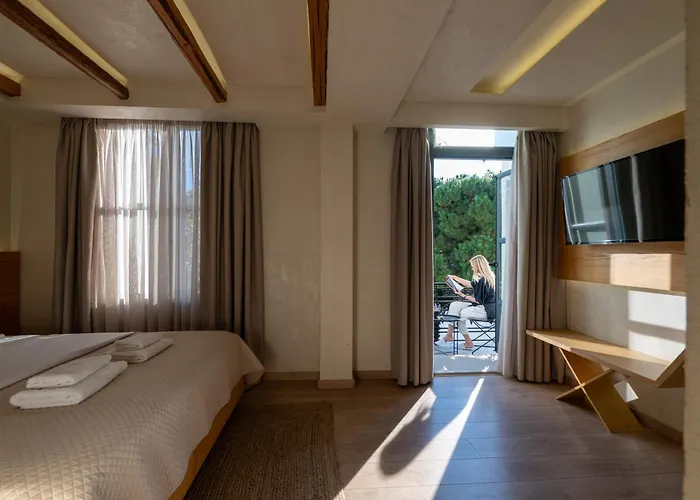 Panellinion Luxury לינה וארוחת בוקר