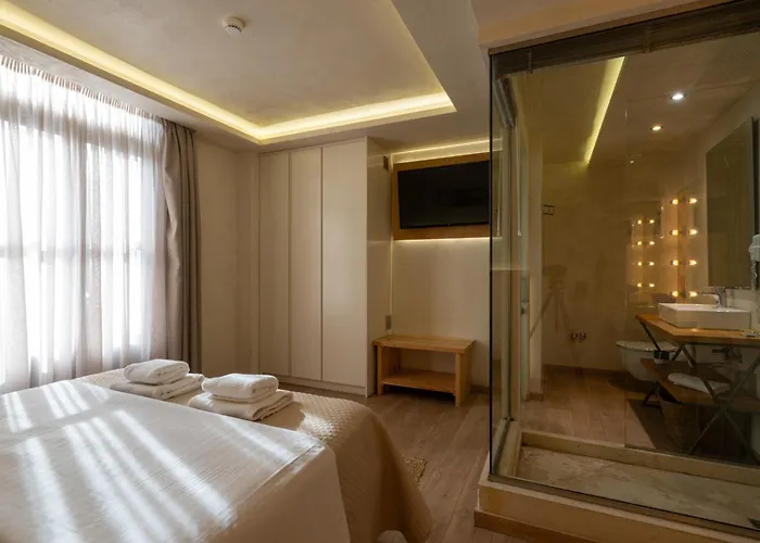 לינה וארוחת בוקר Panellinion Luxury