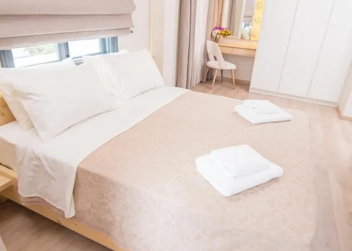 לינה וארוחת בוקר Panellinion Luxury קלמאטה