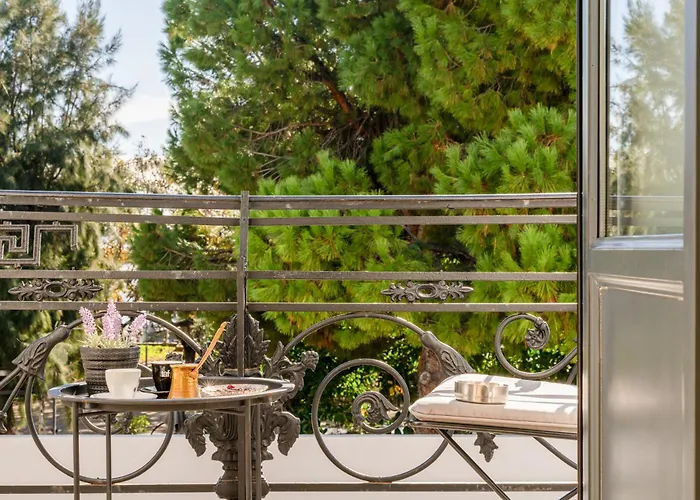 Panellinion Luxury Bed and Breakfast 3*